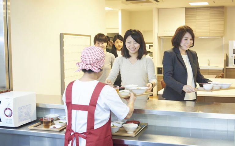 会社 の 寮 彼女